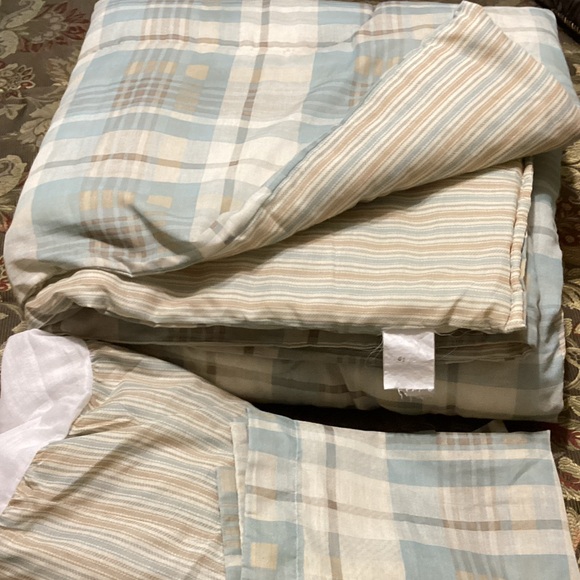Arrow 3 pc Reversible Comforter Set-Twin Size - Picture 1 of 15